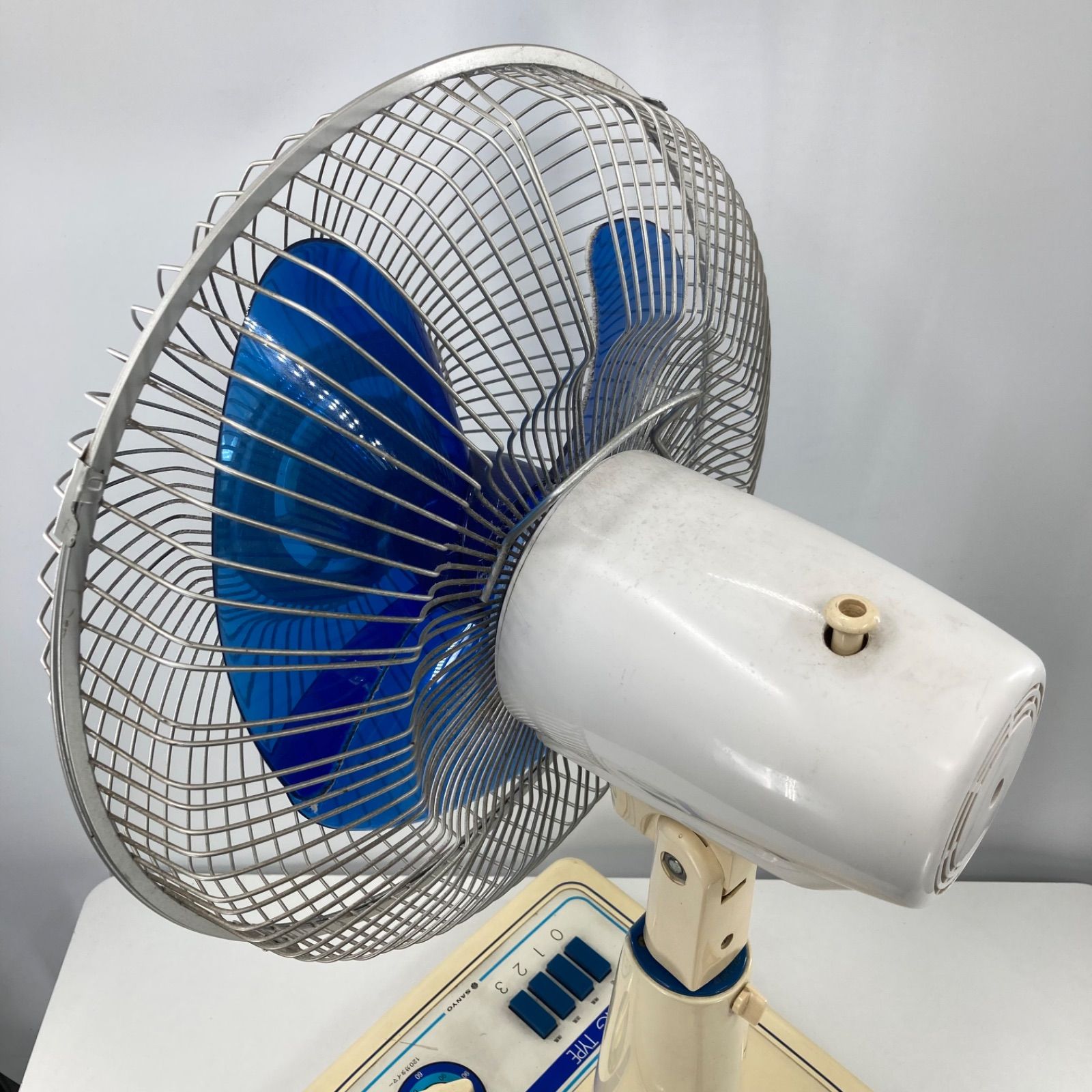 SANYO スタンド扇風機 青と白 SANYO スタンド扇風機 青と白 SANYO スタンド扇風機 青と白 SANYO