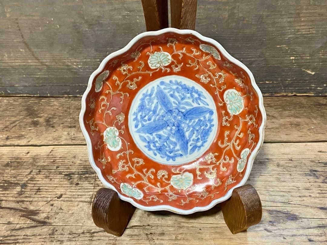 能登蔵出し 古伊万里 赤絵 金彩 オランダ唐草 クルス文 輪花皿 / 染錦