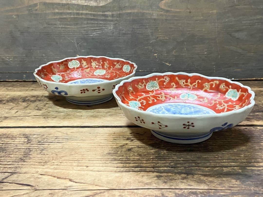 能登蔵出し 古伊万里 赤絵 金彩 オランダ唐草 クルス文 輪花皿 2客/ 染