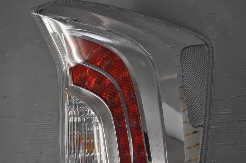 右 テールライト テールランプ LED全点灯OK (ZVW30) プリウス S 後期