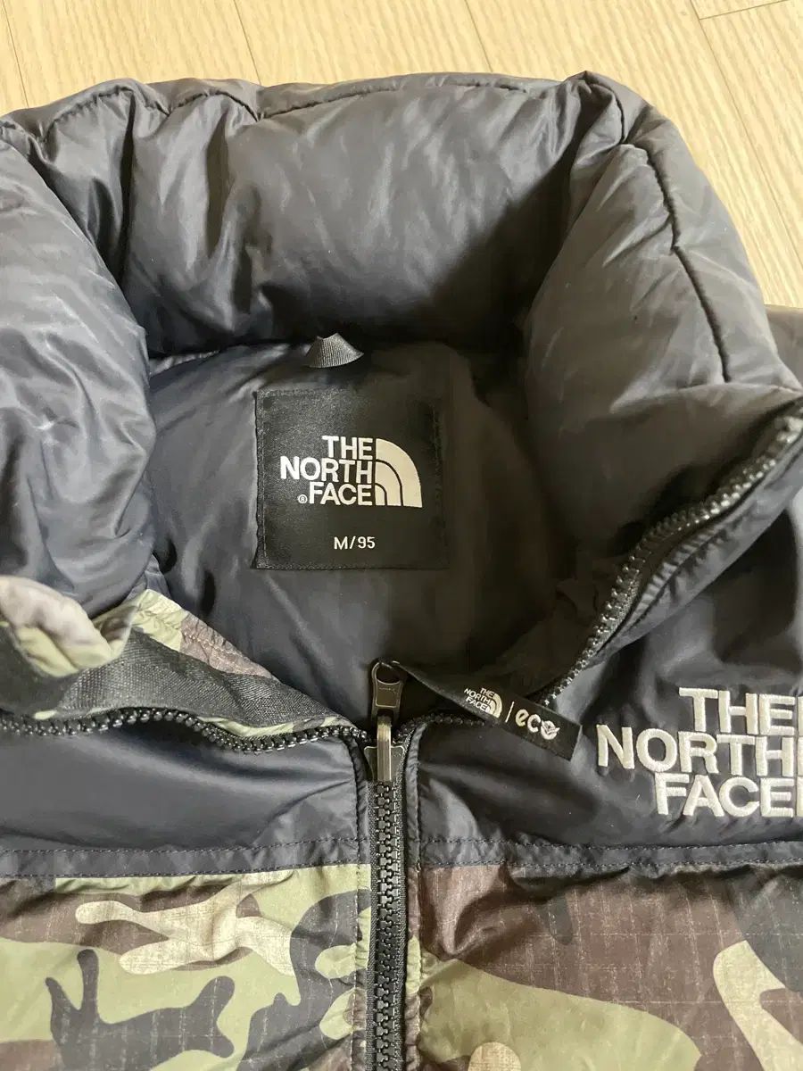 未使用に近い美品‼️ノースフェイス　ノベルティヌプシジャケット　ダークカモフラＭ THE NORTH FACE ザノースフェイス ノベルティ ヌプシ カモフラ ダウン