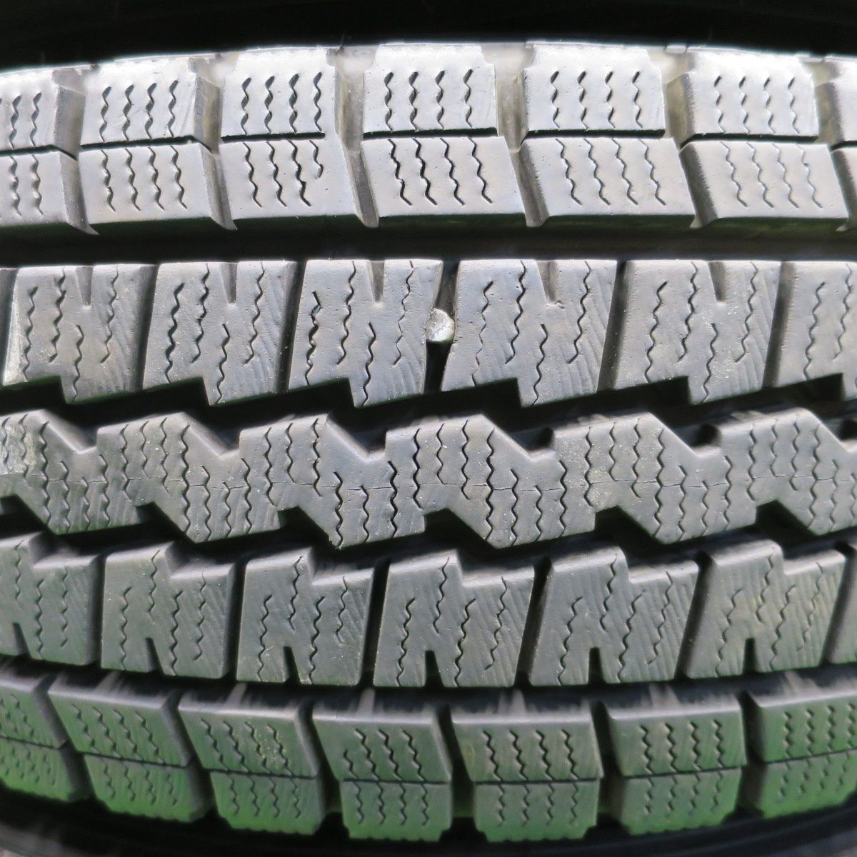 バリ溝！23年！キレイ！9.5分以上☆スタッドレス 195/80R15 107/105L