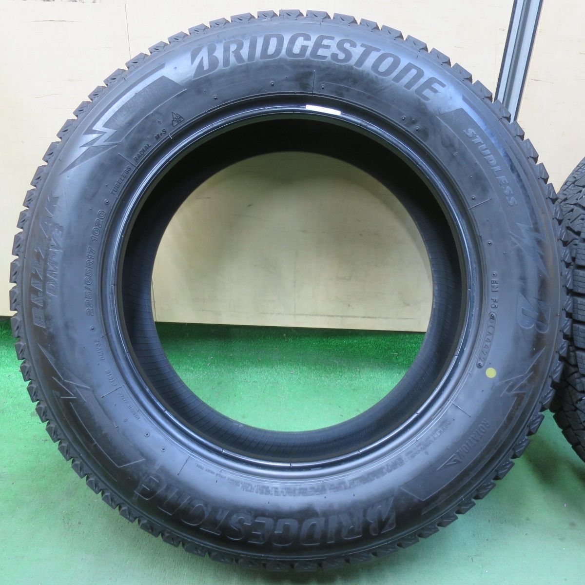 バリ溝！22年！9.5分☆スタッドレス 225/65R17 ブリヂストン