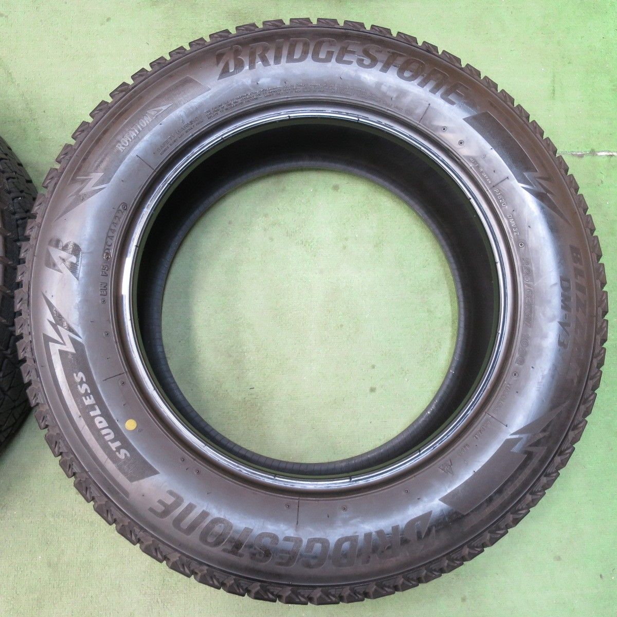 バリ溝！22年！9.5分☆スタッドレス 225/65R17 ブリヂストン