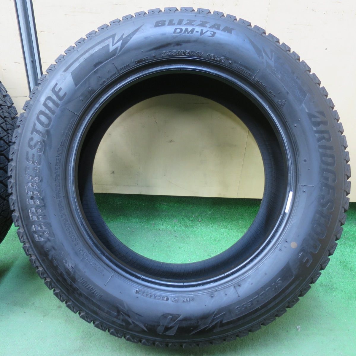 バリ溝！22年！9.5分☆スタッドレス 225/65R17 ブリヂストン