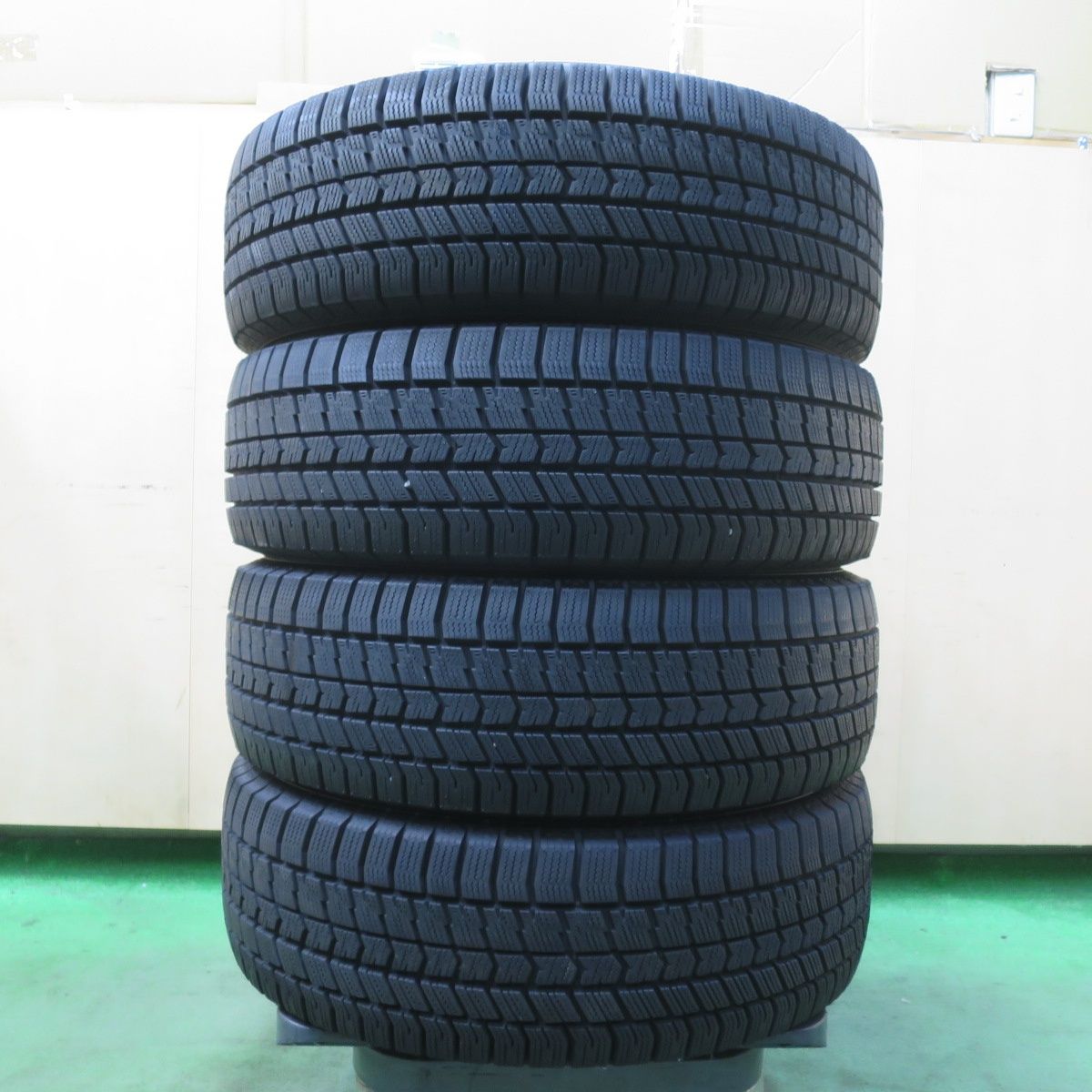 バリ溝！24年！ほぼ10分スタッドレス 195/65R15 グッドイヤー アイスナビ8 タイヤ 15インチ プリウス ノア ヴォクシー ステップワゴン 等5121708イスタ