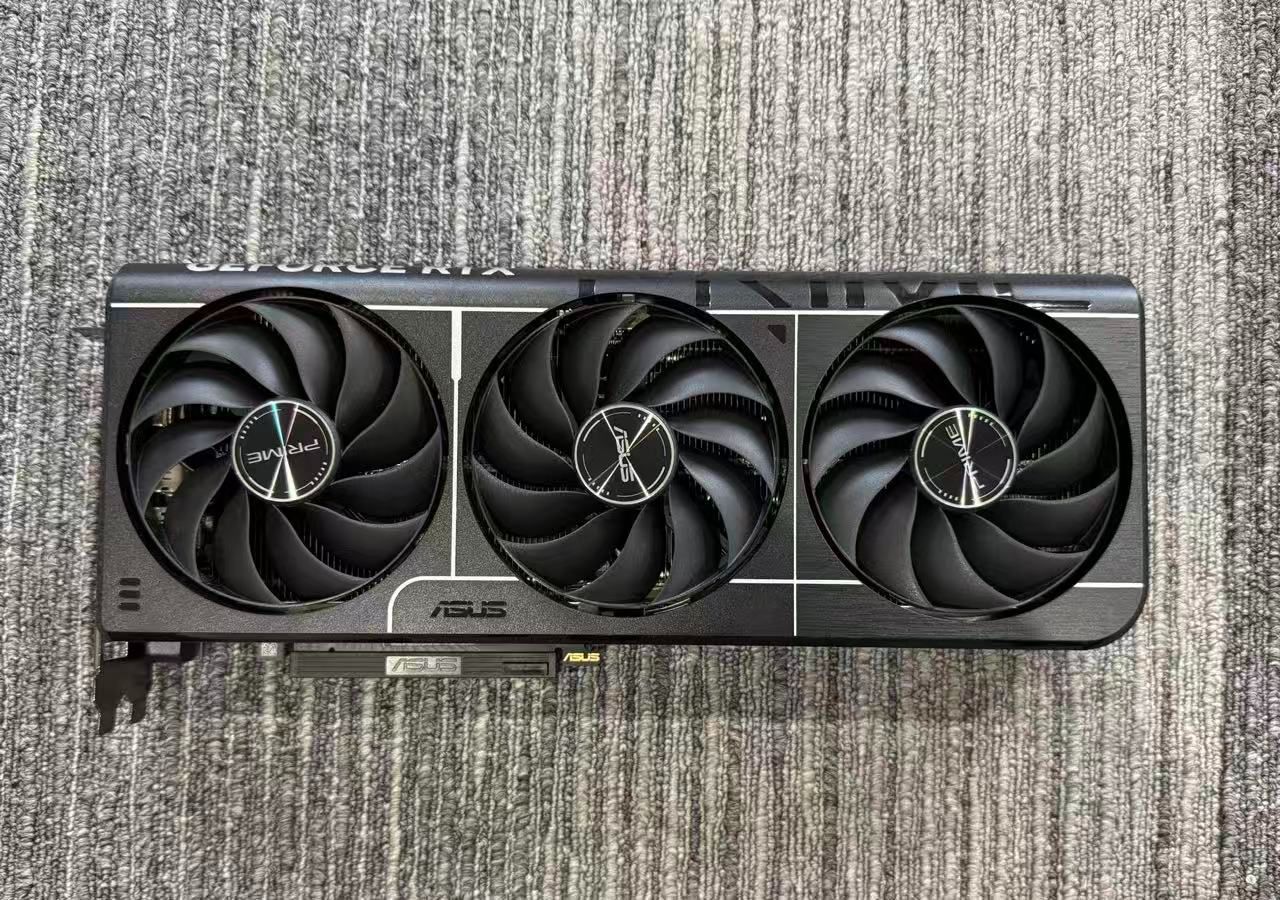 グラフィックボード・グラボ・ビデオカード ASUS GEFORCE RTX 5070 12GB Amazon.co.jp: ASUS RTX5070 搭載 ビデオカード PCIe 5.0 12GB GDDR7