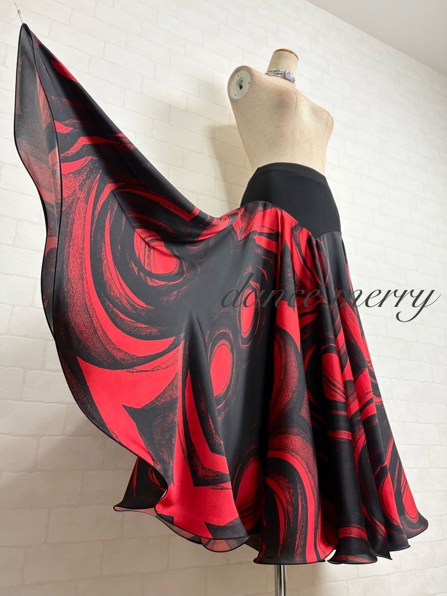 新品　パソドブレ　パソ　社交ダンス　スカート　4705　タンゴ　黒　赤 新品 パソドブレ パソ 社交ダンス スカート 黒 赤 タンゴ ステージ