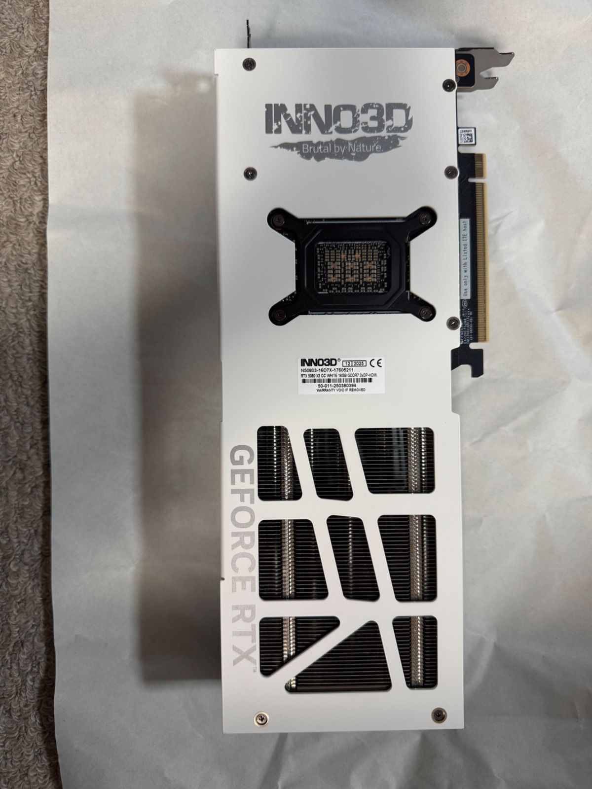 INNO3D GeForce RTX 5080 グラフィックボード 白 WHITE - メルカリ