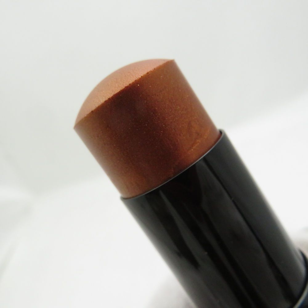 未使用 CHANEL シャネル ボーム エサンシエル ソーラー グロウ