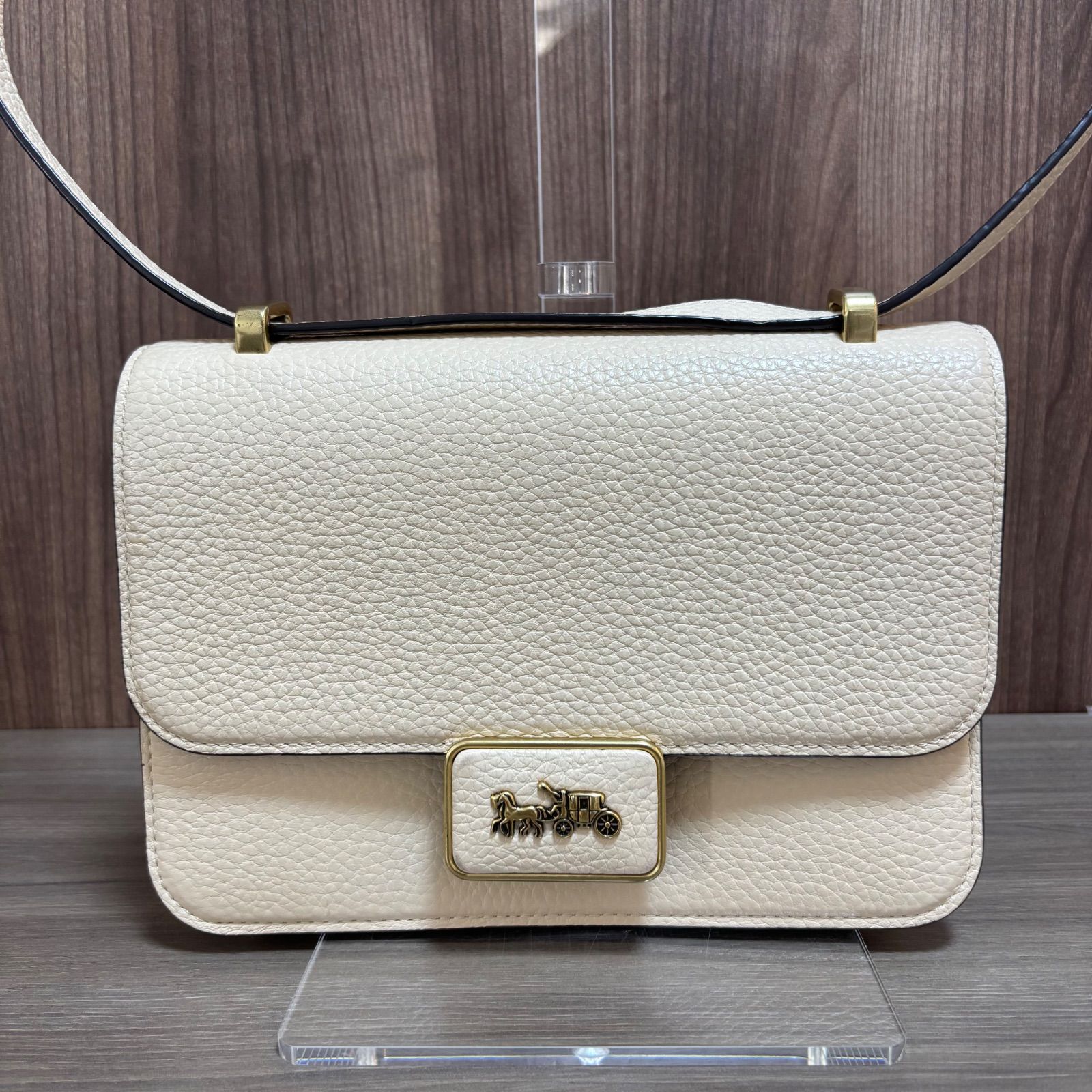 【未使用】コーチ　ボディバッグ　馬車ロゴ　ホワイト　希少　ショルダー Amazon.co.jp: [コーチ] バッグ スムースレザー トニー ロゴ フラップ