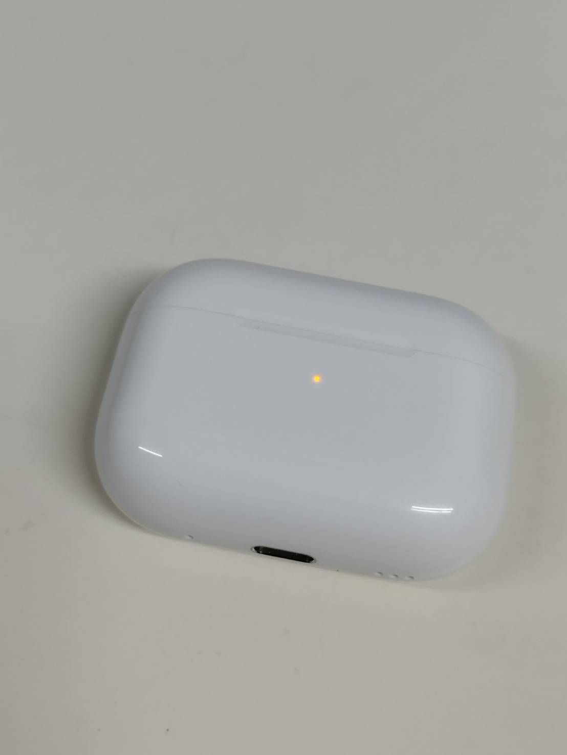 AirPods4 ノイキャンなし 充電ケース付き 開放型でノイキャン搭載の