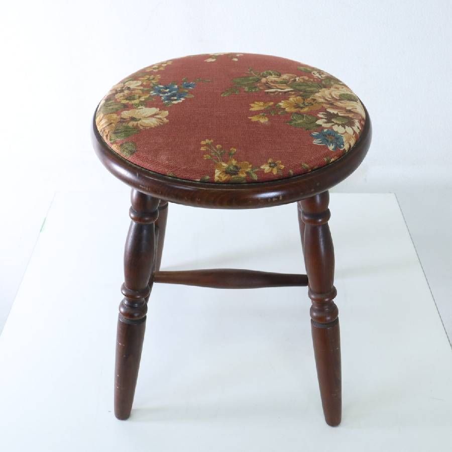 アメリカ製 クラシカル家具 肘付きスツール フリンジ付き 花柄生地 高級家具 アメリカ製 クラシカル家具 肘付きスツール フリンジ付き 花柄生地