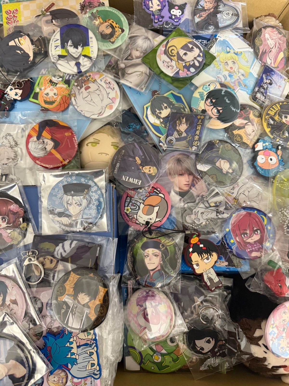 大特価！ アニメグッズ等 缶バッジ キーホルダー クリアファイル