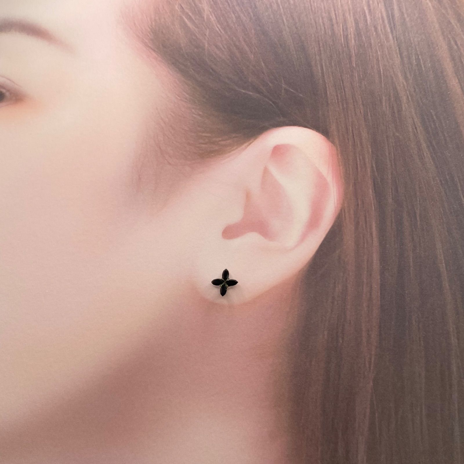 ♥️新品✨人気18金✨k18刻印あり ♥️スワロースキースタッドピアス 