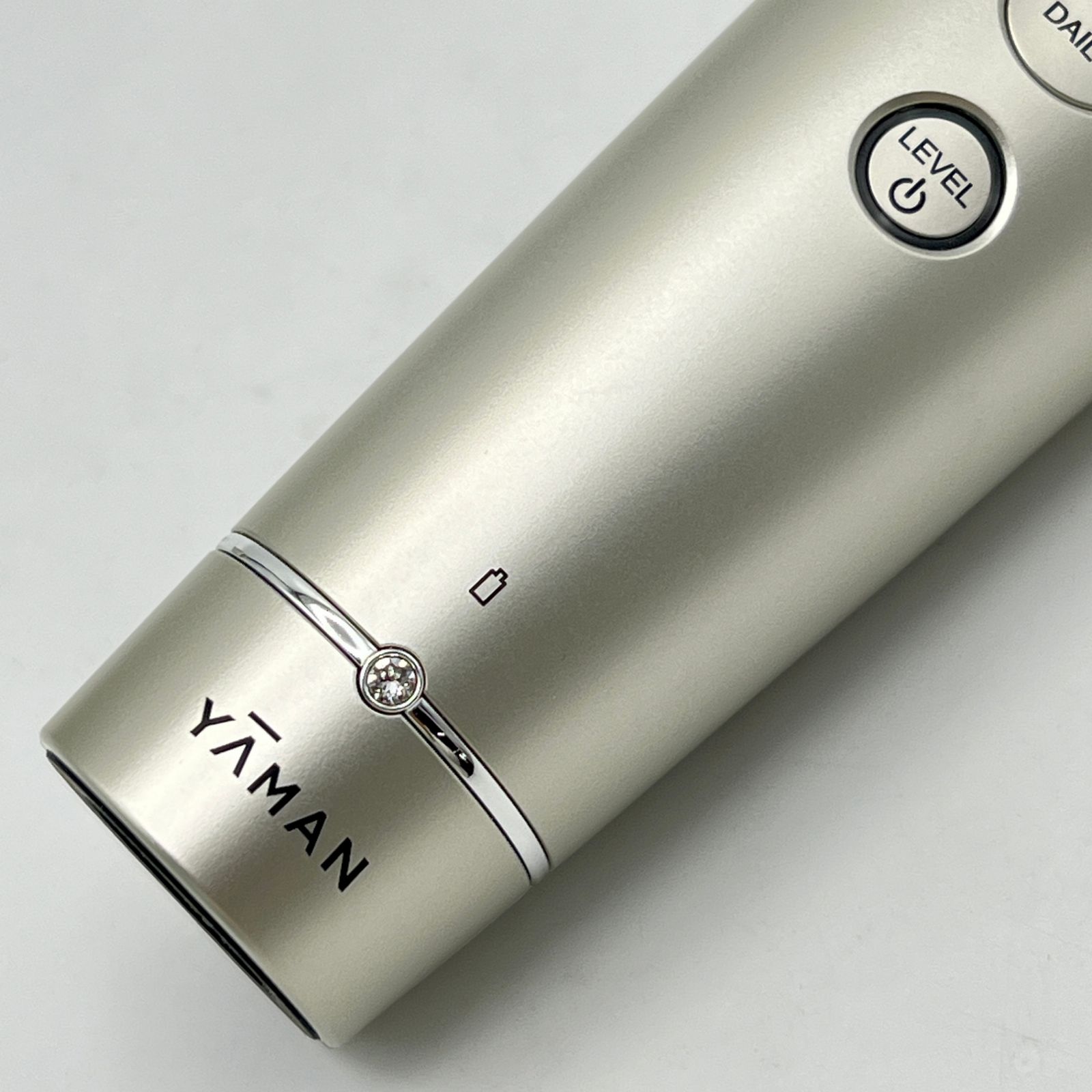 フォトプラスシャイニーネオ シャンパンゴールド　YJFM18N 楽天市場】【新品】YAMAN ヤーマン RF美顔器 フォトプラス シャイニー