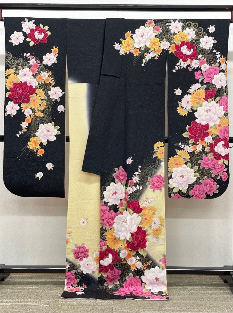 振袖 金彩 銀通し 紋意匠 刺繍 花々 身丈169cm 撥水加工済 MO3248 