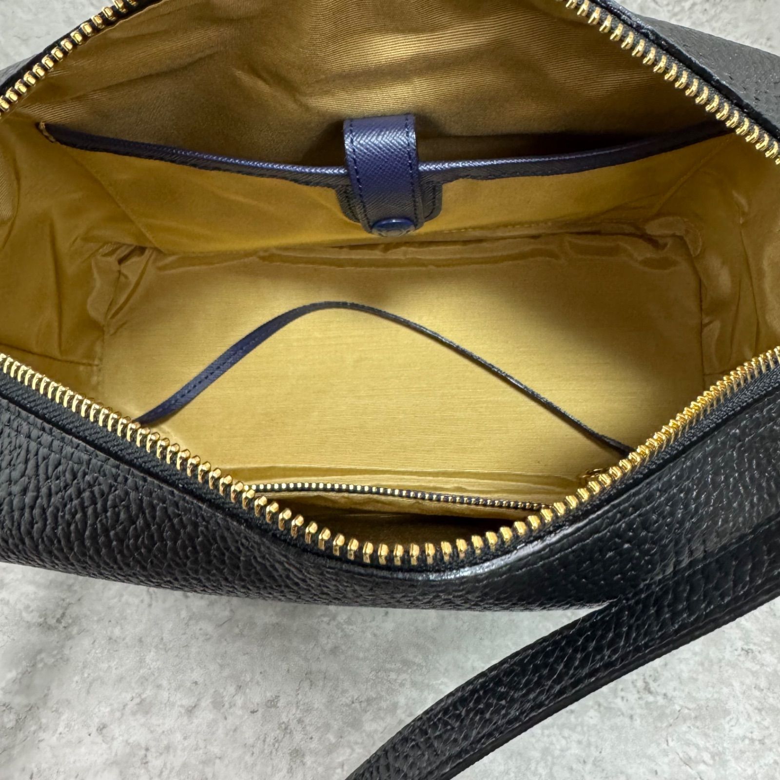 未使用】A.D.M.J. THE BEE スワロフスキー クリスタル レザー クロス