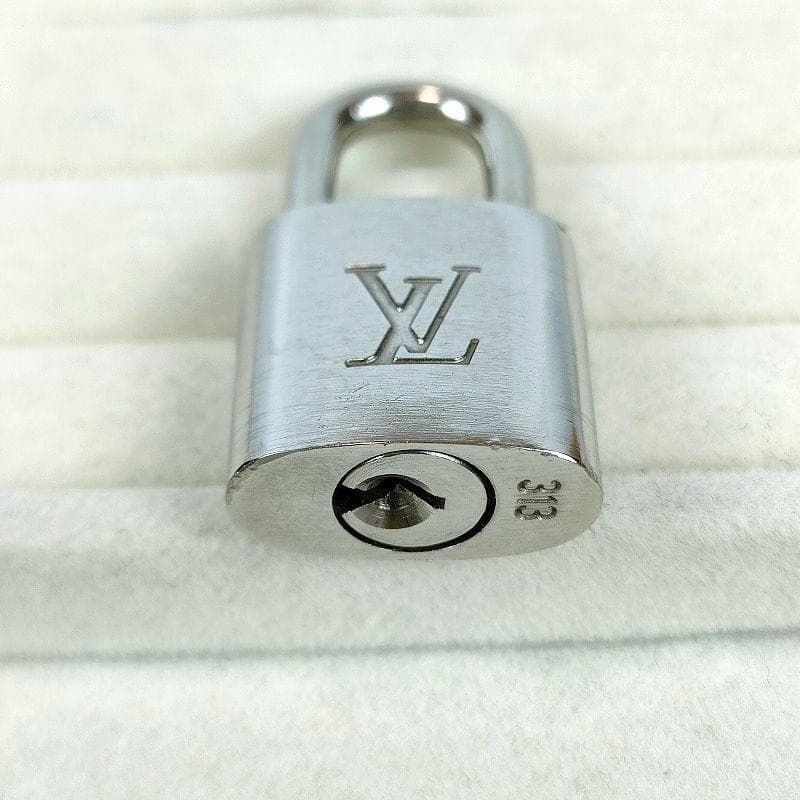 新品　正規品　LOUIS VUITTON 南京錠　カデナ　パドロックシルバー 色 楽天市場】【新品未使用品】LOUIS VUITTON ルイ ヴィトン カデナ