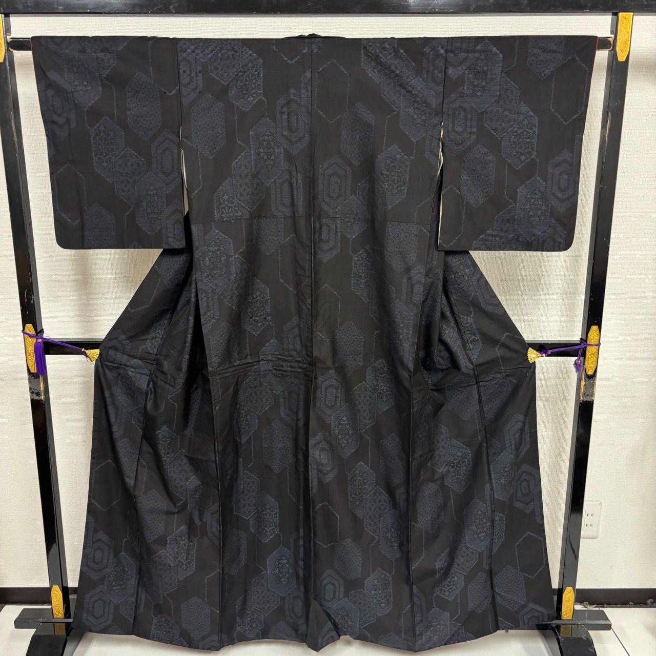 さ*ん様 着物 本場大島紬 正絹 120亀甲 泥染め U-8294 本場大島紬 正絹 泥藍染め 亀甲 袷 着物 MK-2484 - メルカリ