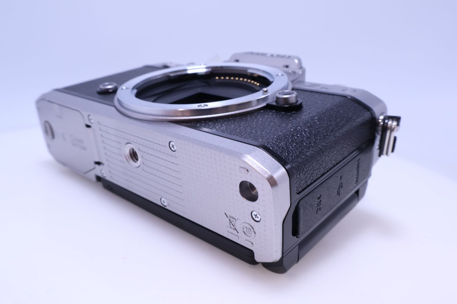 ■ほぼ新品■ Nikon Z fc ボディ シルバー Nikon Zfc ボディ シルバー｜新品通販フジヤカメラ