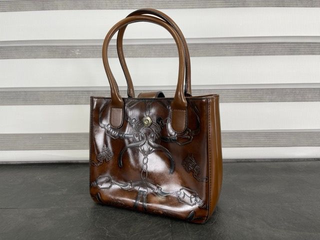 ●美品 クリスチャンフローレンス　レディースハンドバッグ● ⭐美品⭐ クリスチャンフローレンス ハンドバッグ レザー型押し