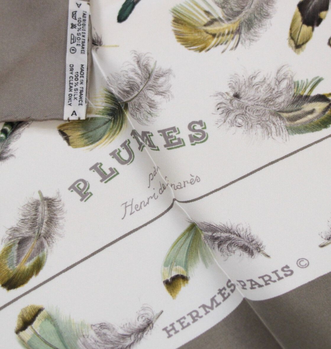 ⭐️美品⭐️エルメス スカーフ カレ90 PLUMES 羽 グリーン フランス製 ⭐️美品⭐️エルメス スカーフ カレ90 PLUMES 羽 グリーン フランス製