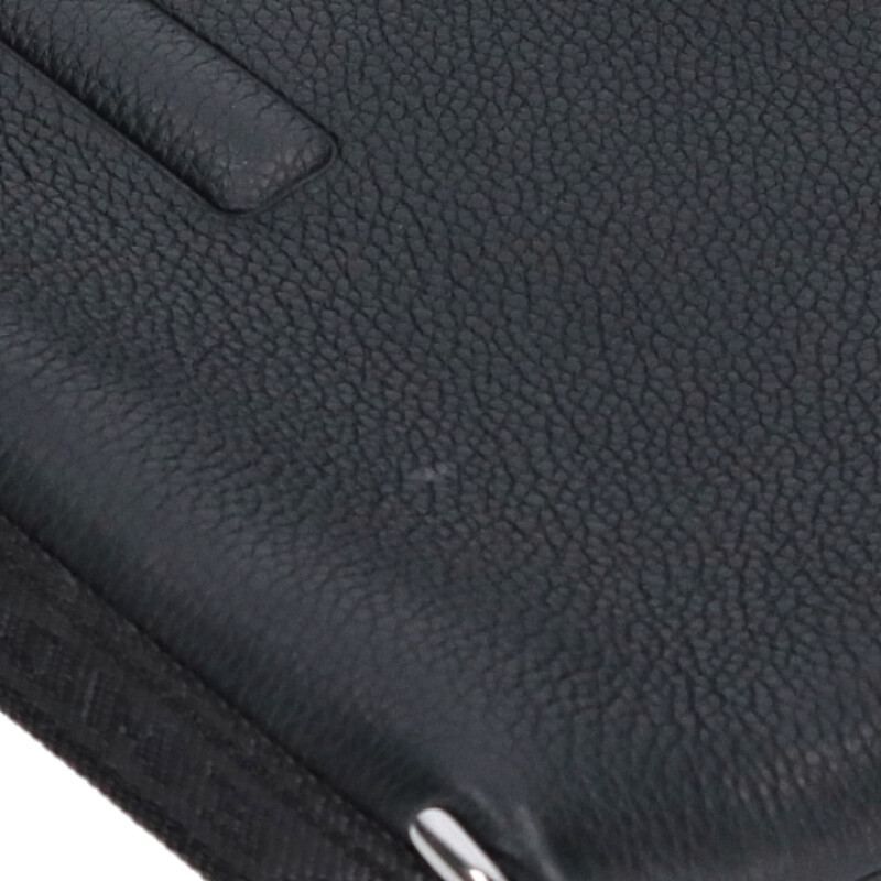 フェンディ 7N0136 ロゴエンボスレザークラッチバッグ メンズ ※12/28