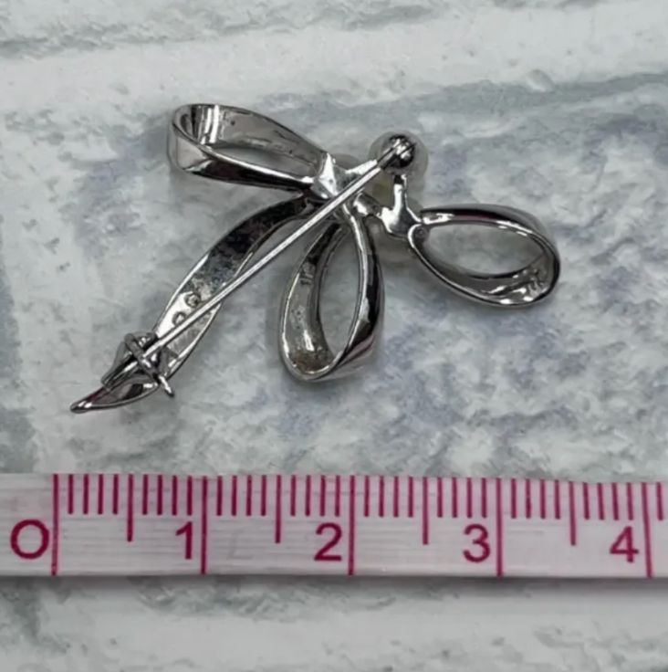 【週末お値下げ】ミキモト ブローチ リボン パール3粒 週末お値下げ】ミキモト ブローチ リボン パール3粒 レディース