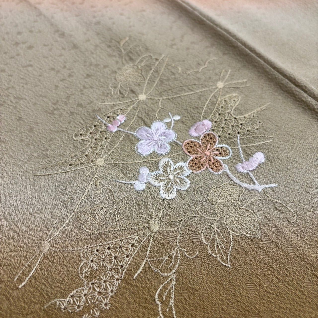 付下げ 汕頭刺繍 縮緬 紋無し 上品な加工 訪問着 正絹 着物 MK-2577