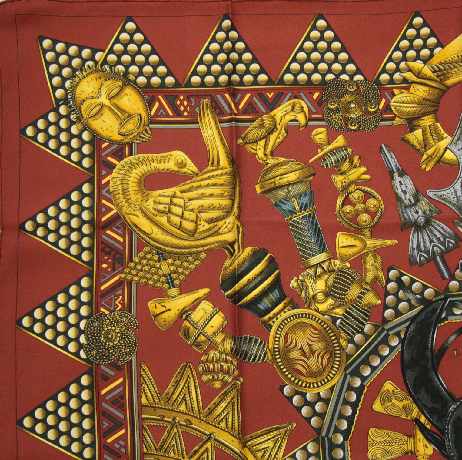 エルメス カレ90 L'OR DES CHEFS 首長達の金 シルク100% エルメス カレ90 L'OR DES CHEFS 首長達の金 スカーフ シルク ネイビー