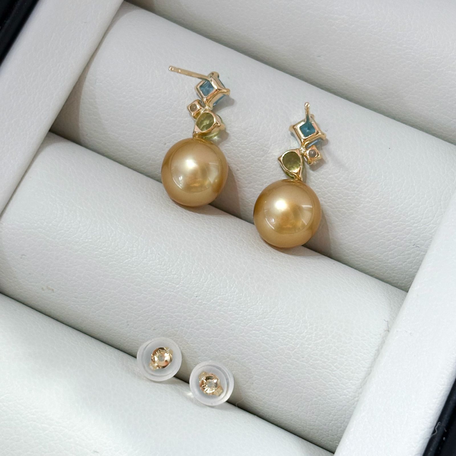 南洋コールド真珠 8-9mm K18ピアス トパーズ ペリドット - メルカリ