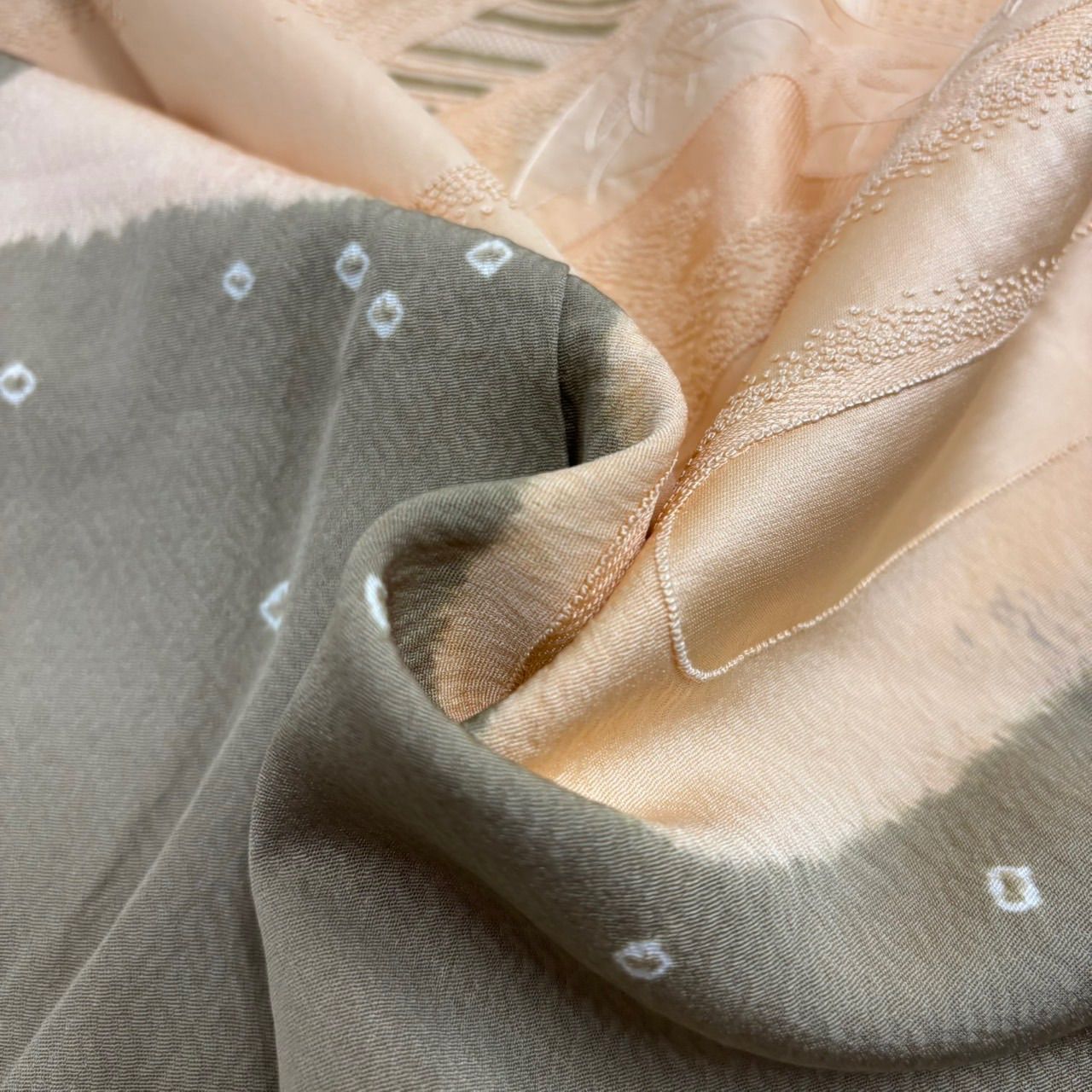 付下げ 中国三大刺繍 汕頭刺繍 相良刺繍 裄66.5 絞り 上品な加工 一つ