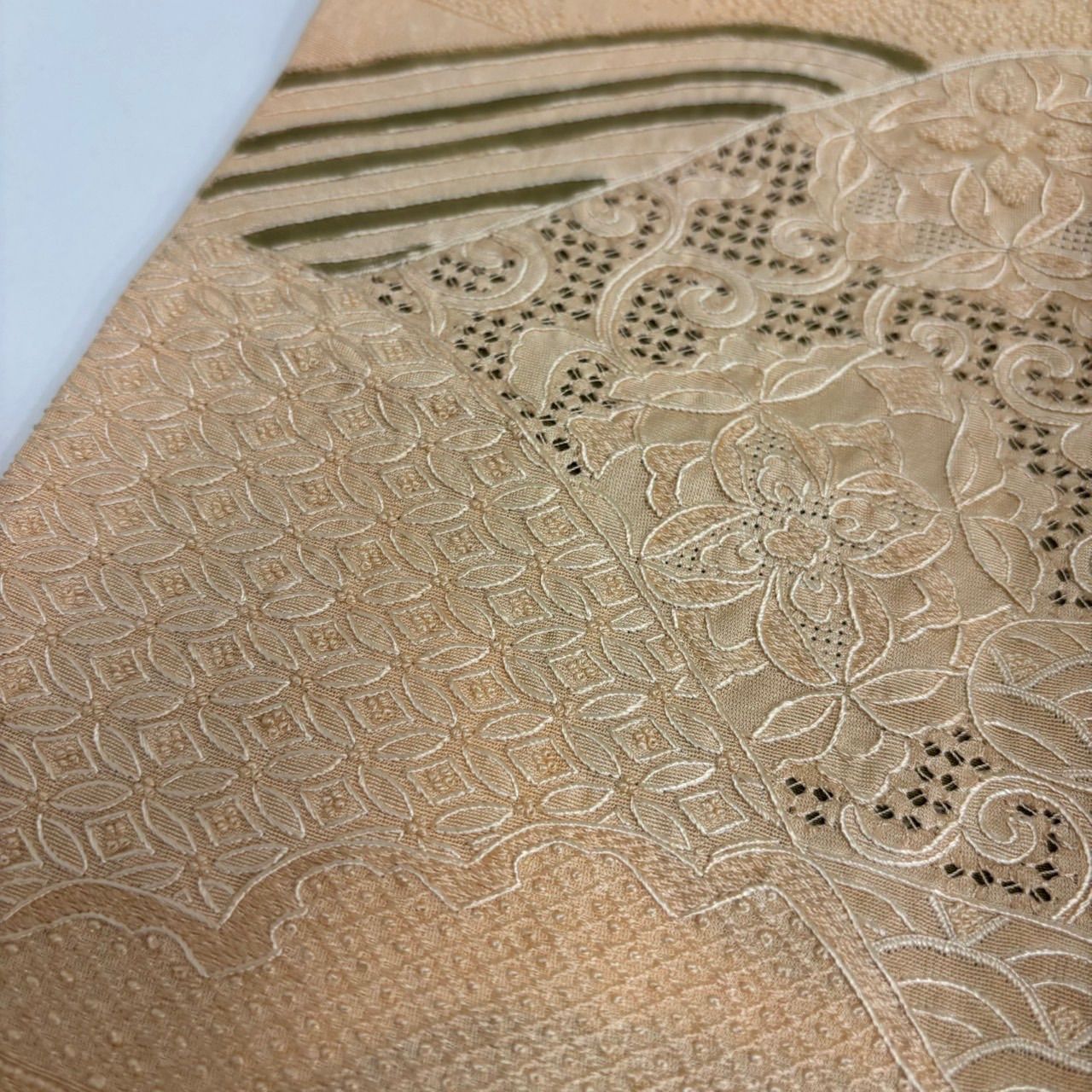 付下げ 中国三大刺繍 汕頭刺繍 相良刺繍 裄66.5 絞り 上品な加工 一つ