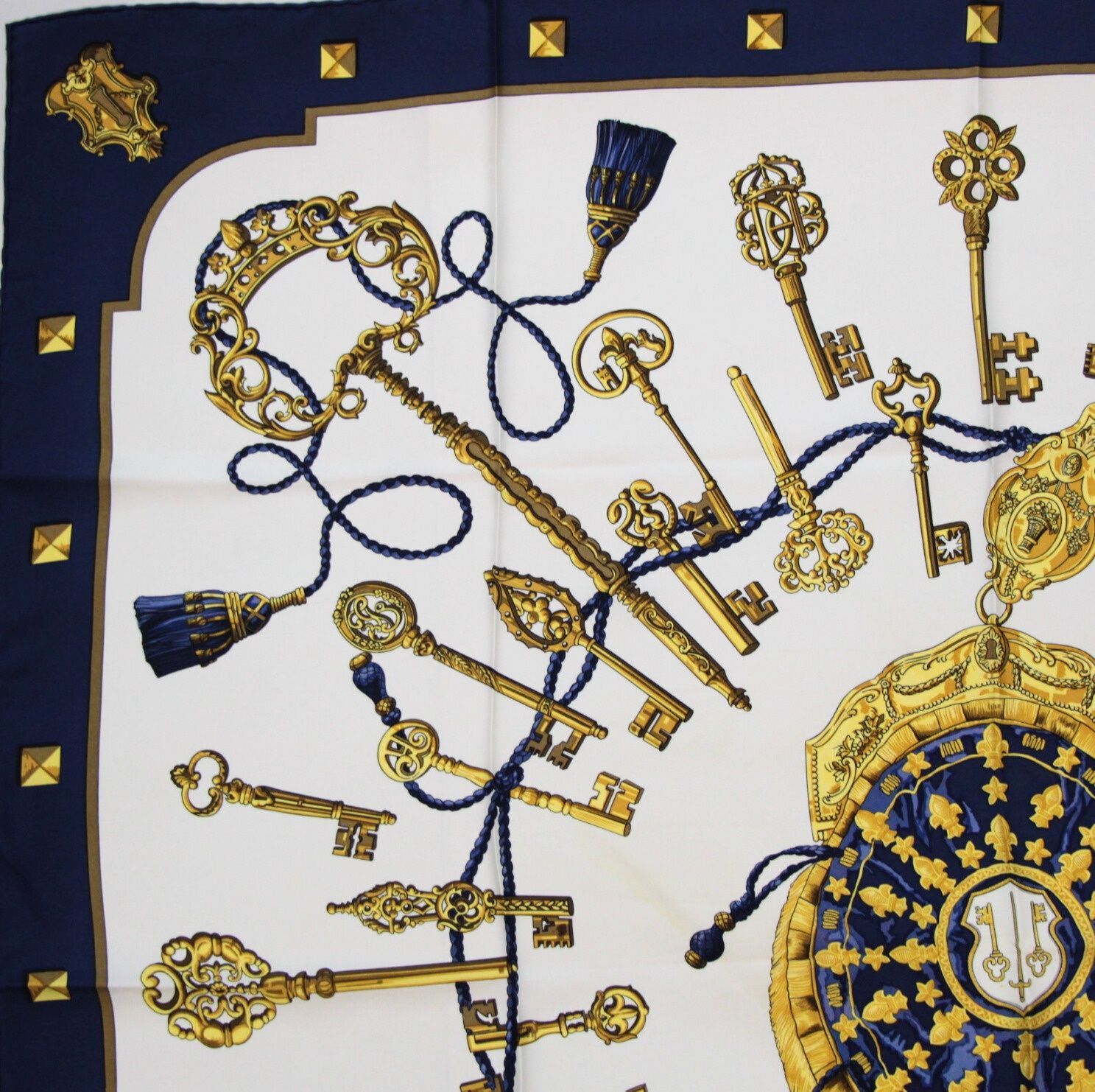 エルメス カレ90 LES CLES THE KEYS RARE 鍵柄 ブルー HERMES 大判カレ90スカーフ LES CLES（青系/鍵柄） – Vintage Shop Rococo