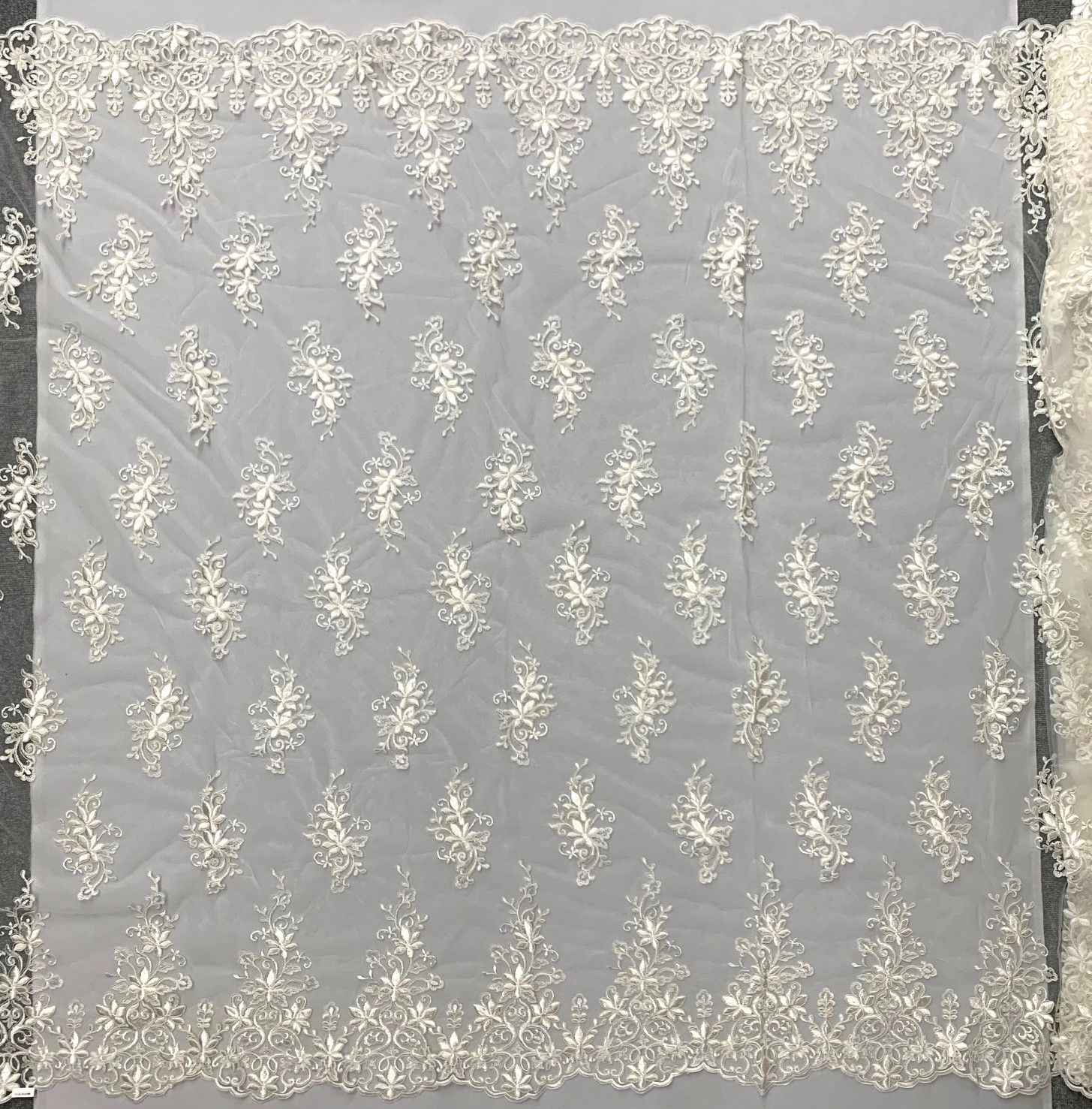 チュールエンブロイダリーレース 1メートル - メルカリ