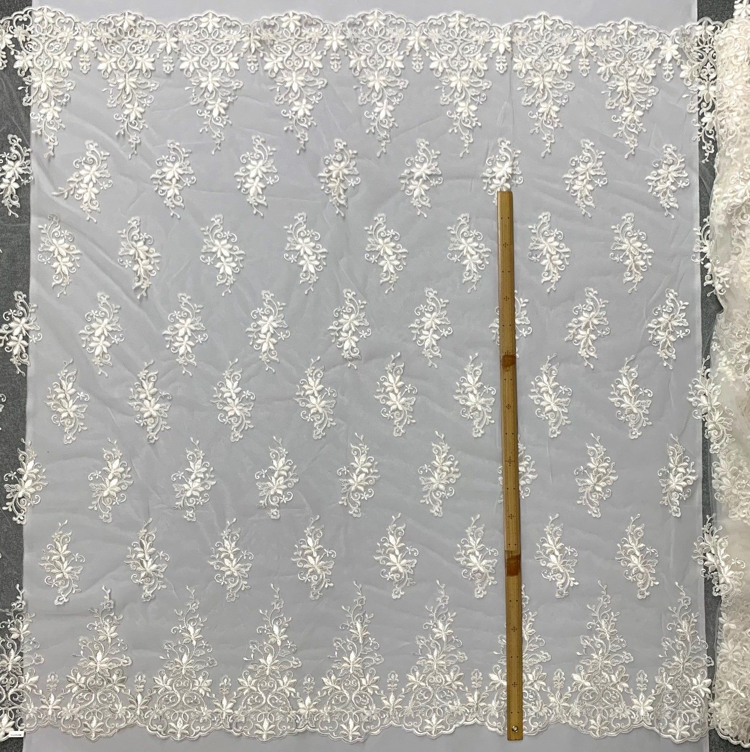 チュールエンブロイダリーレース 1メートル - メルカリ