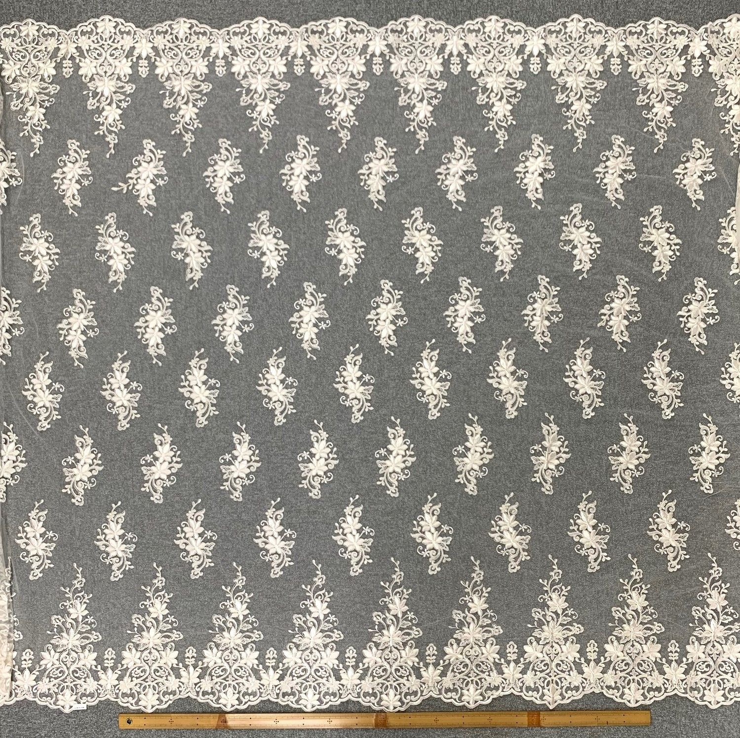 チュールエンブロイダリーレース 1メートル - メルカリ