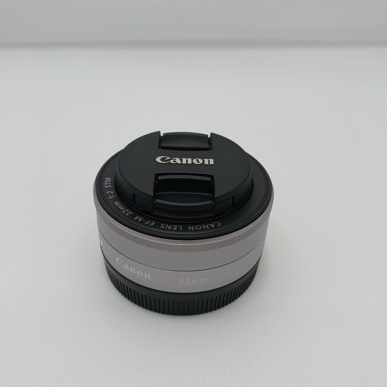 ガラスケース内展示商品】カメラレンズ EF-M22mm F2 STM シルバー