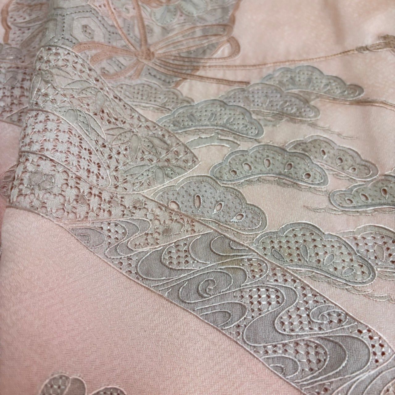 付下げ 中国三大刺繍 汕頭刺繍 相良刺繍 紋無し 上品な加工 正絹