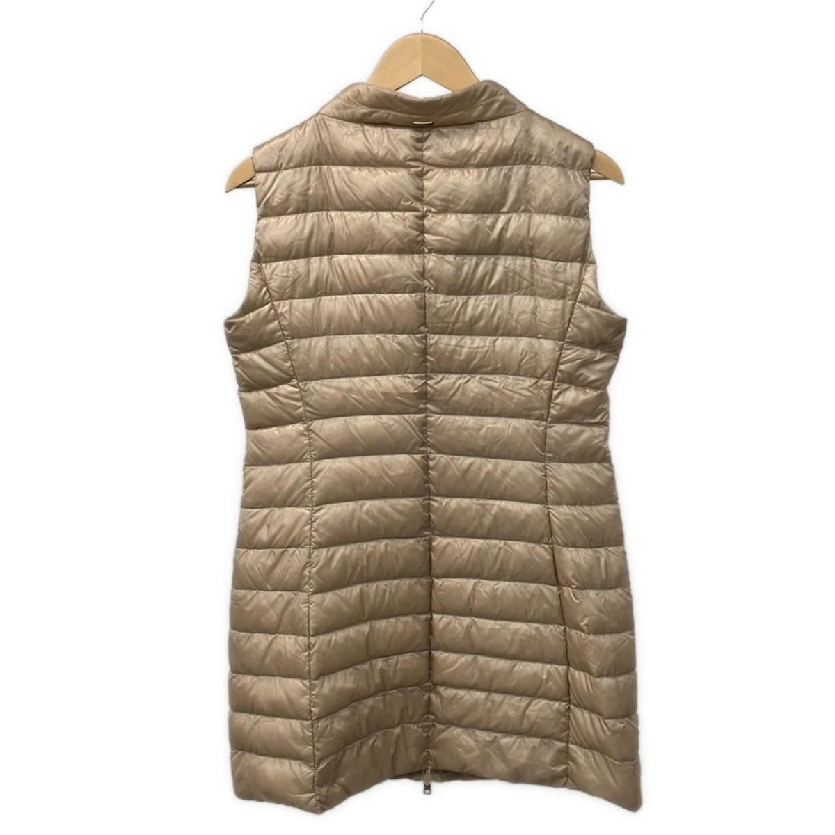 【未使用級】HERNO ヘルノ ダウンベスト キャメルゴールド 44 Lサイズ HERNO(ヘルノ) ダウンベスト サイズ44 L レディース - ベージュ ジップ