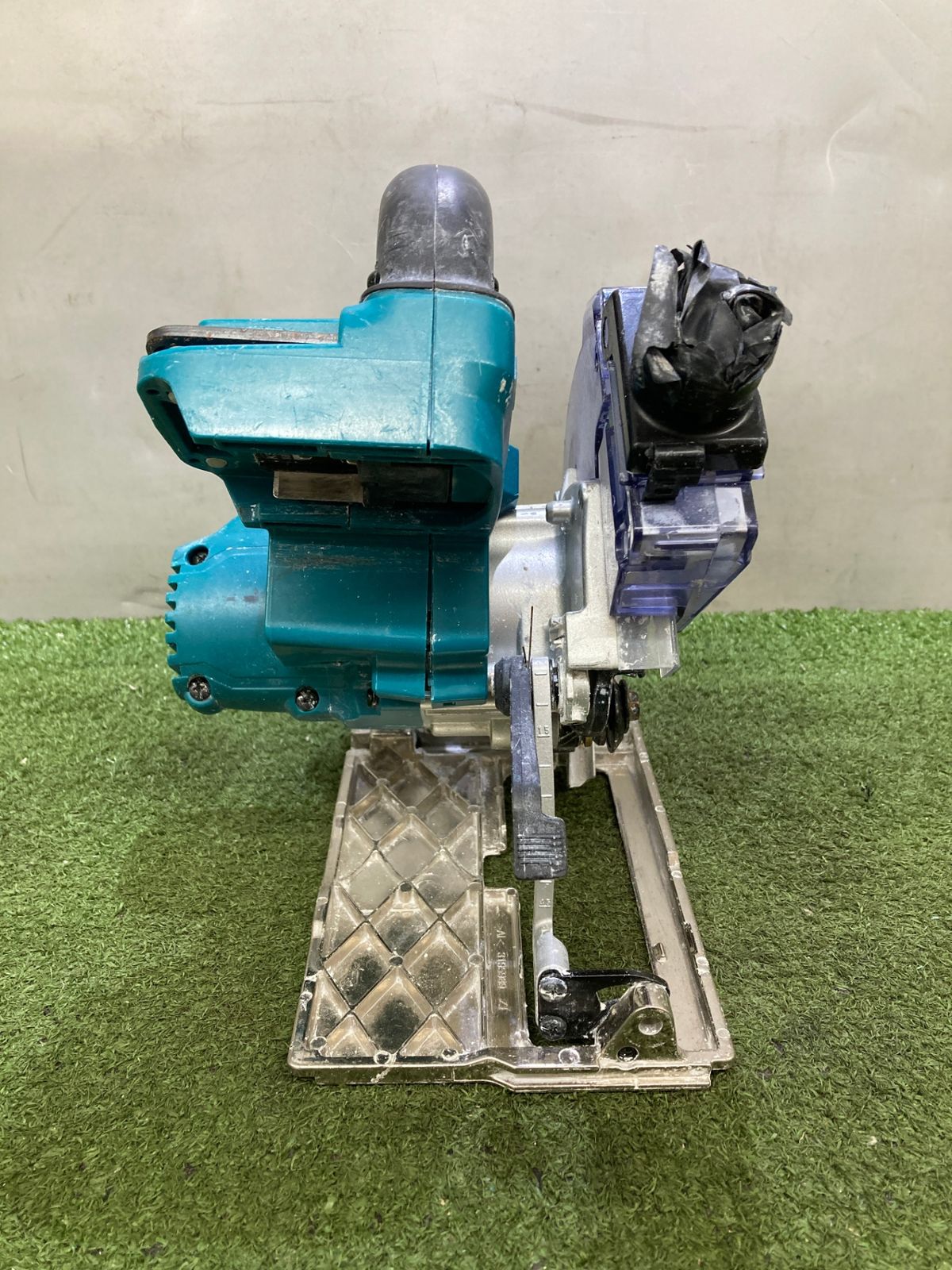 ジャンク品】【0921】makita(マキタ) 125㎜18v充電式集じんマルノコ 