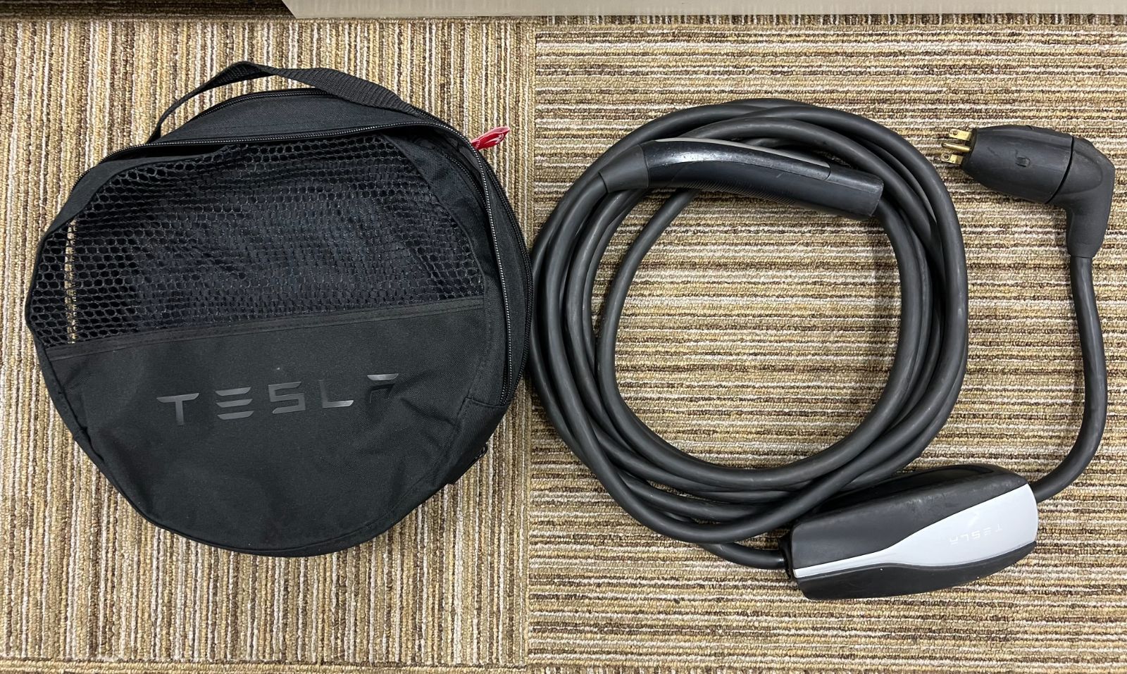 TESLA EV充電ケーブル