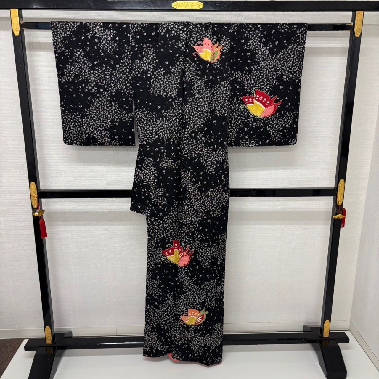 小紋付下げ モノトーン 蝶々 金彩 可愛い染め 紋無し 正絹 着物 MK