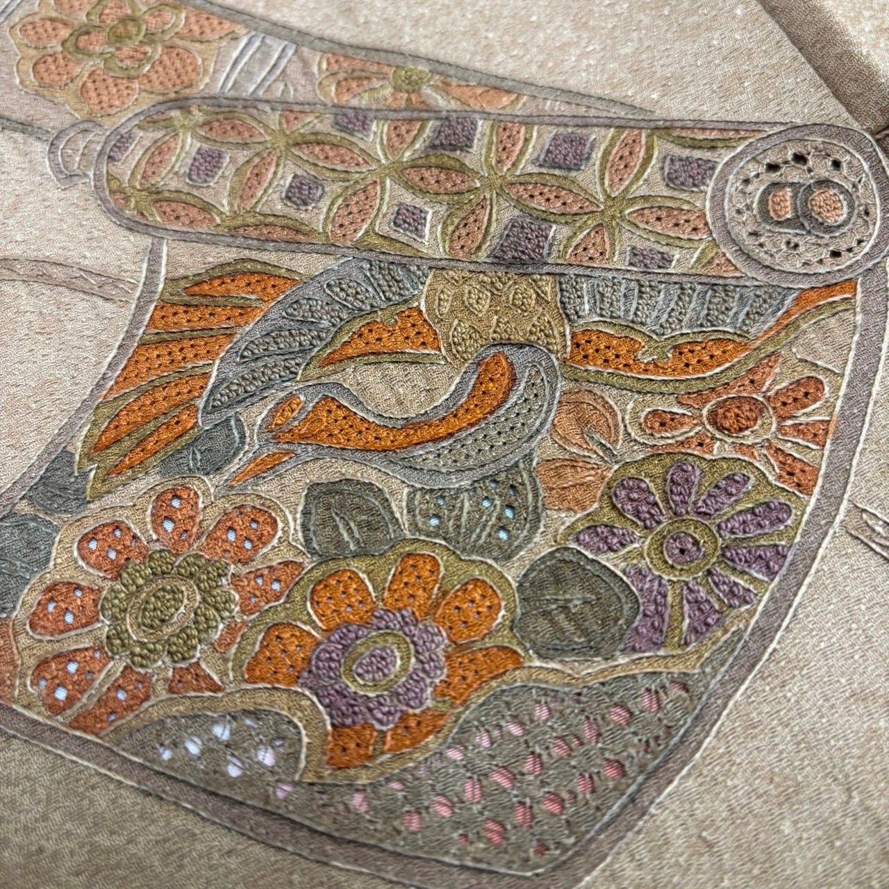 付下げ 中国三大刺繍 汕頭刺繍 相良刺繍 紋無し 上品な加工 正絹 着物