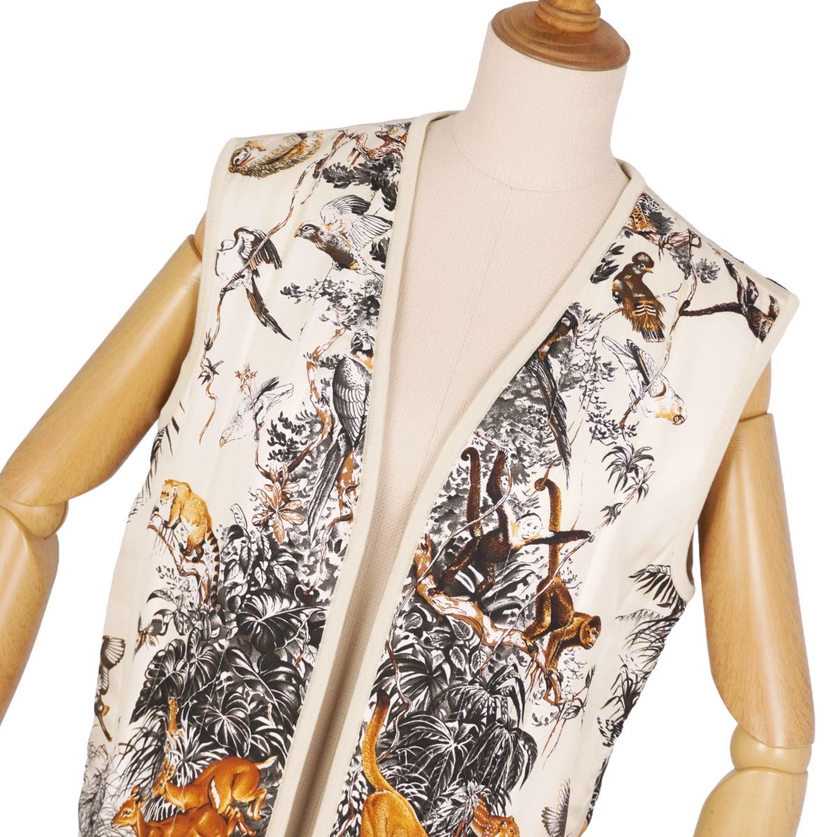 【エルメス】HERMES ジレ ベスト シルク フェザー柄 サイズ40 エルメス HERMES シルク ジレ エルメス】HERMES ジレ ベスト シルク