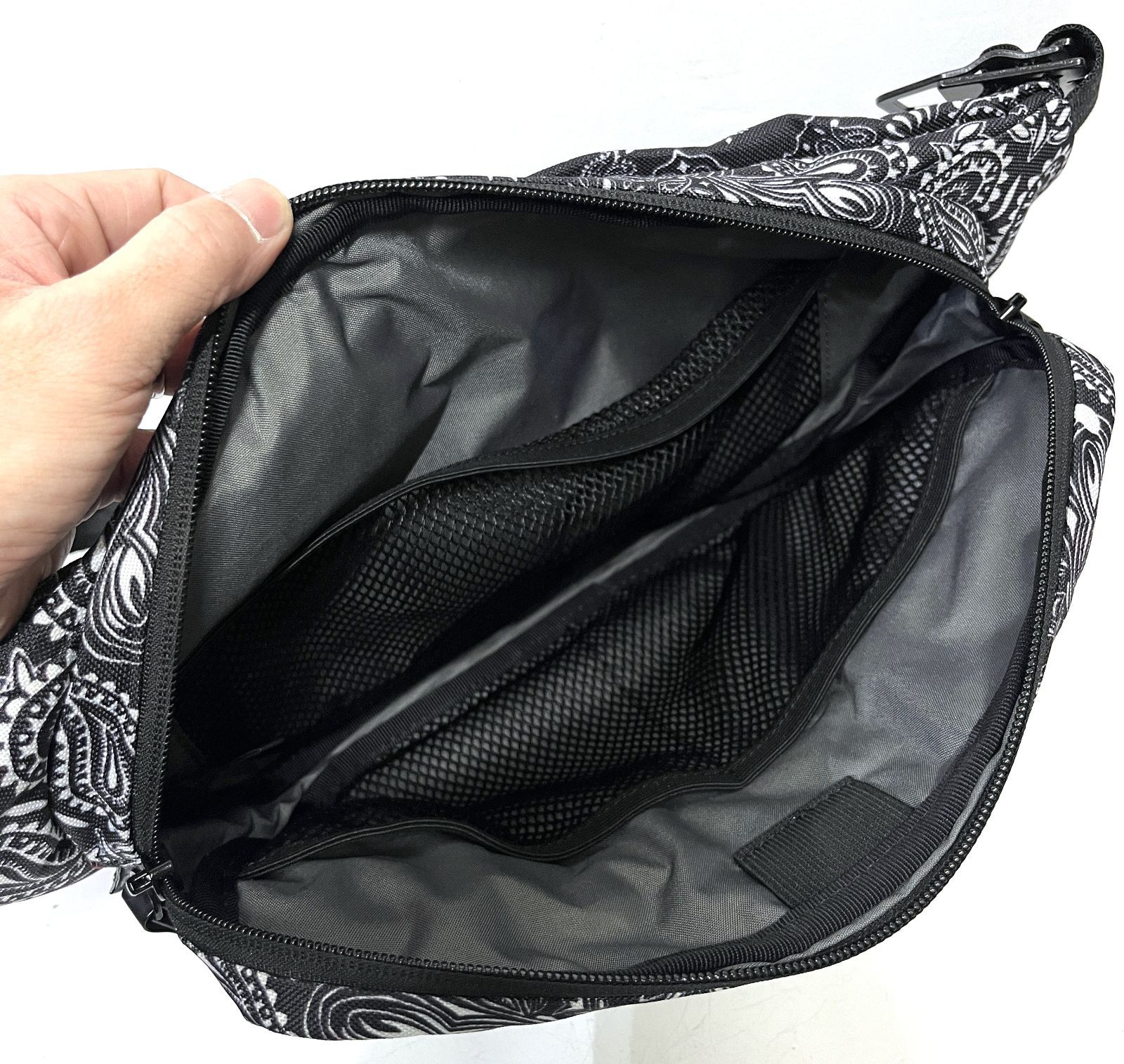 HIDEANDSEEK×CHROMEコラボ　バンダナ柄ボディバッグ Hide and Seek × CHROME ｜ハイドアンドシーク クローム SABIN 6L