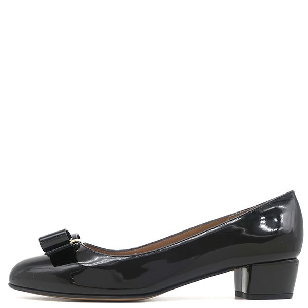 サルヴァトーレ・フェラガモ Salvatore Ferragamo パンプス ヴァラ