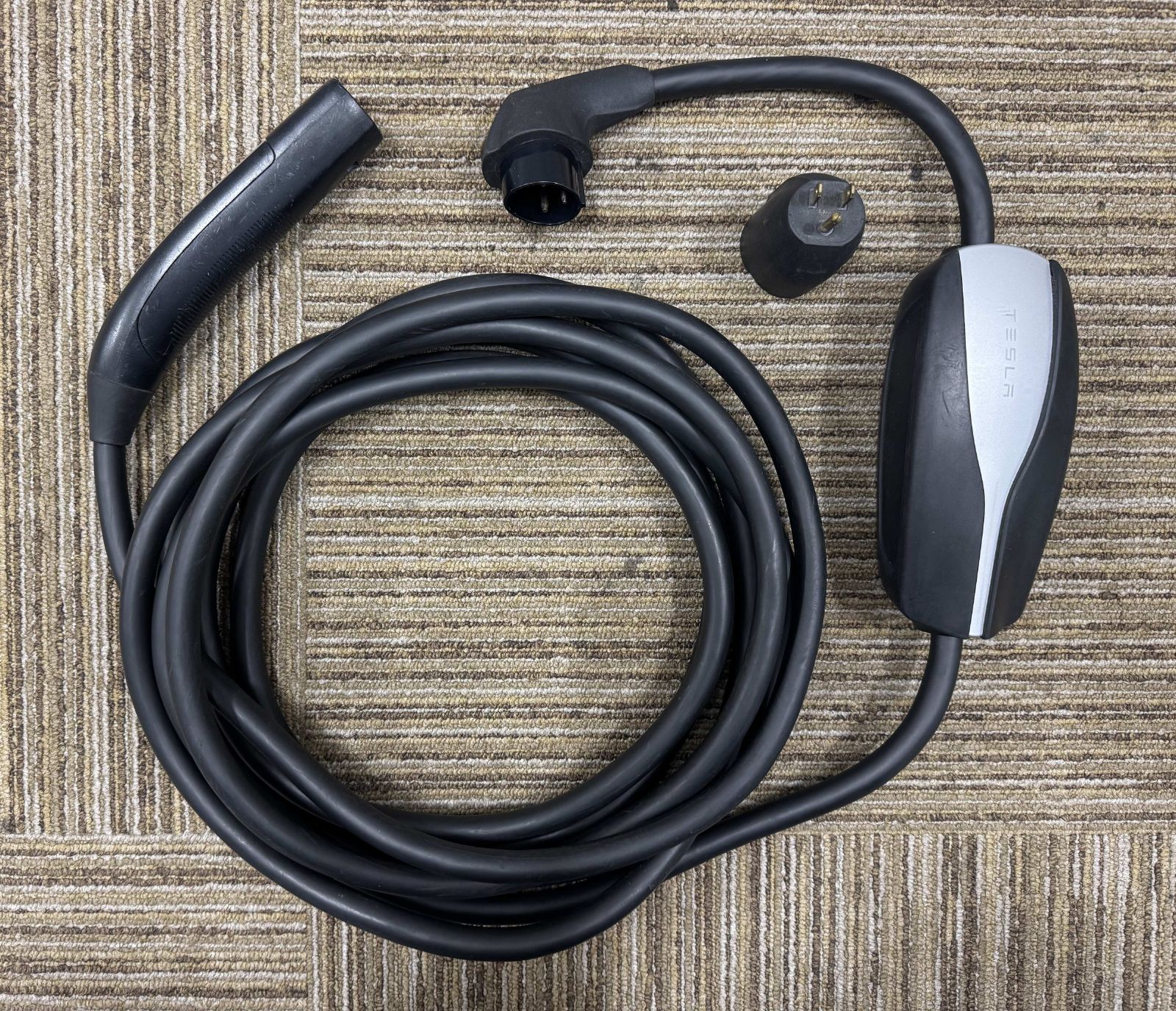 カメダス様 テスラ Tesla モバイルコネクター 充電器 カメダス様