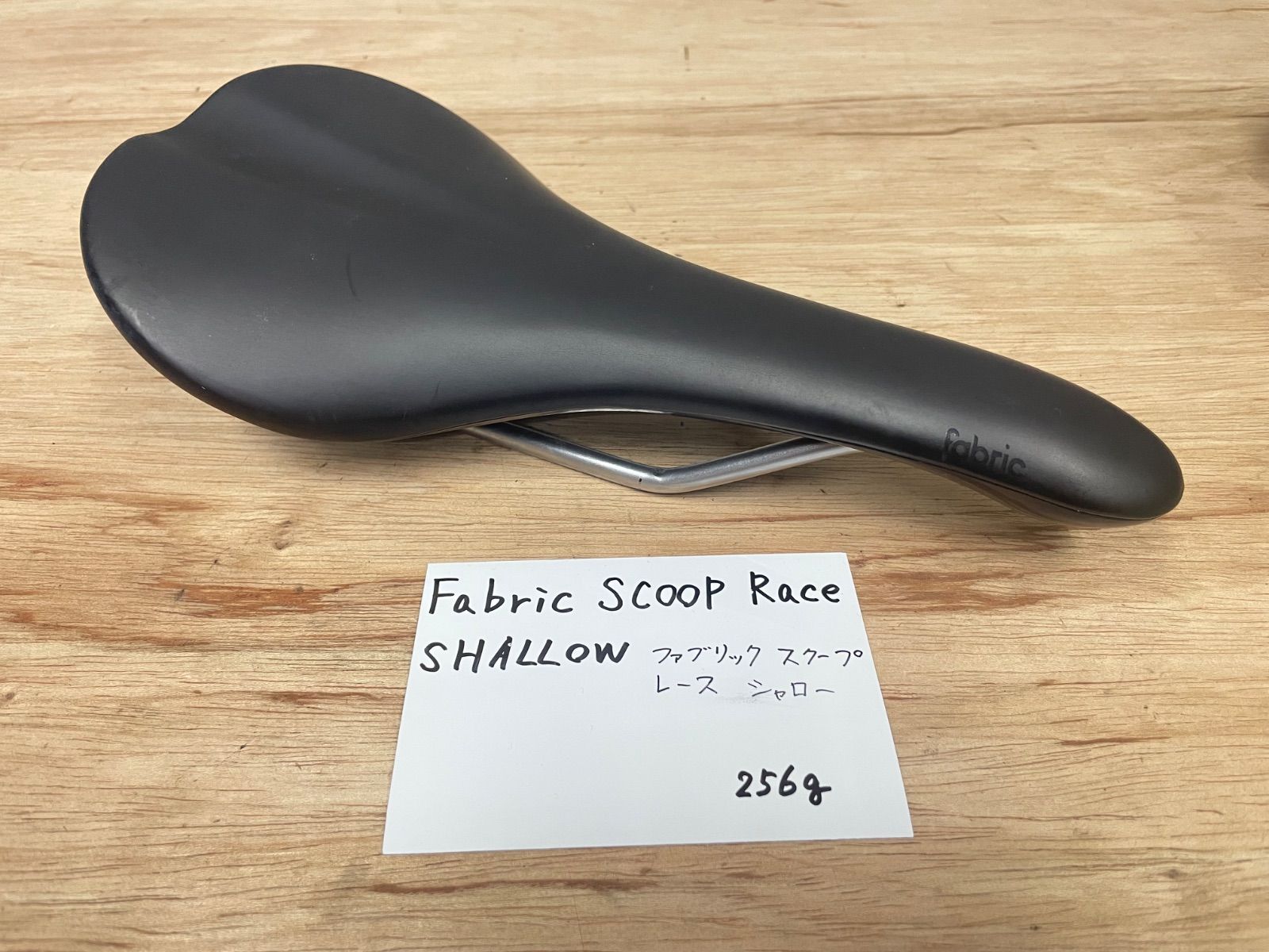 fabric ファブリック スクープ プロ シャロー カーボンサドル サドル】fabric Scoop Shallow proを愛用してみての長期レビュー